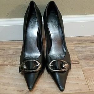 🍬OFFERS🍬 Nine West Black heels w/ buckles